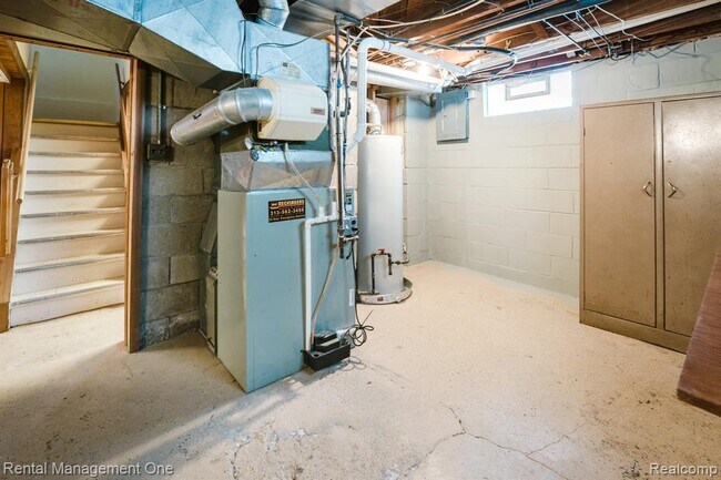 Building Photo - 3354 Monroe St