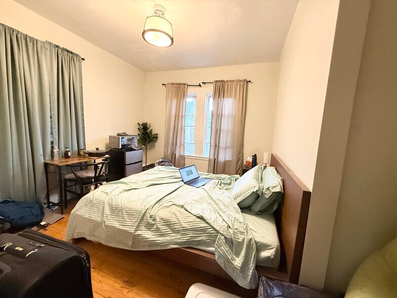 Building Photo - 99 Calumet St