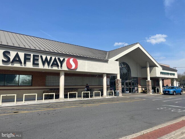 Building Photo - 421 Longfellow St NW