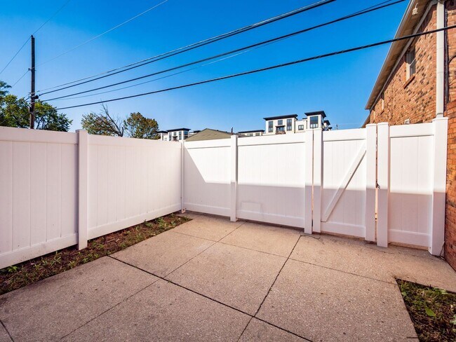 Building Photo - 4490 Westborough Dr W