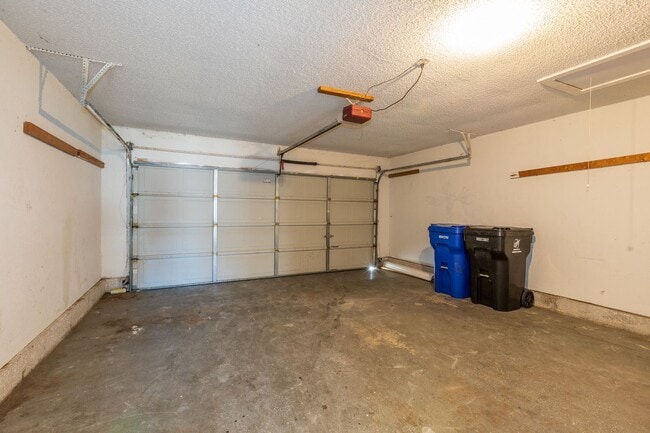 Building Photo - 3 Bed | 2 Bath in Broken Arrow!