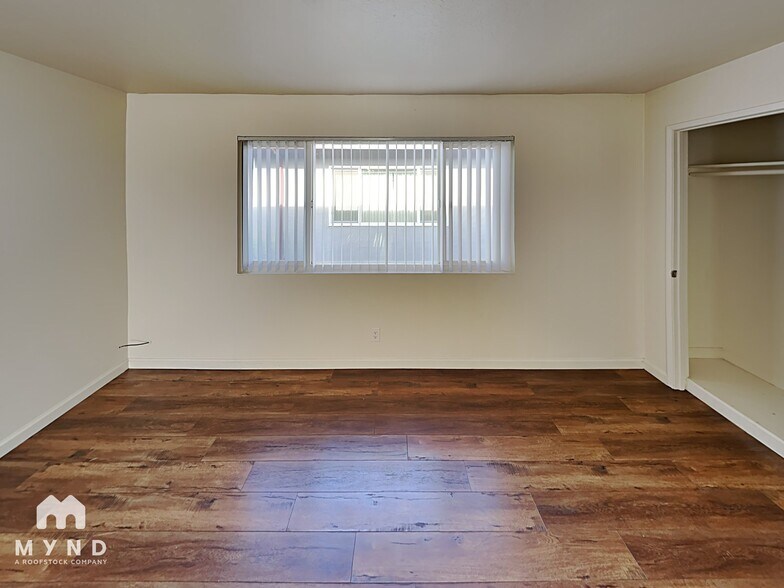 Building Photo - 237 N 8th St