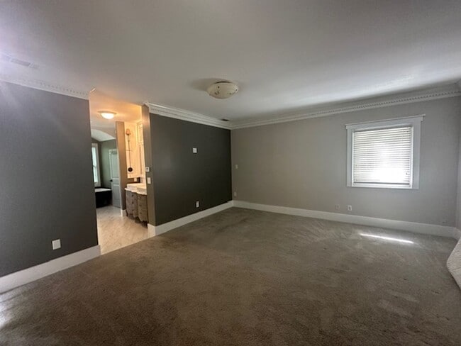 Building Photo - Stunning 5-Bedroom Home in Germantown-Spac...