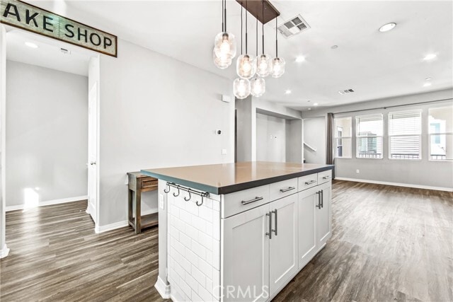 Building Photo - 6331 Pacific Wy