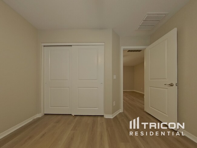 Building Photo - 1080 S 151st Ln