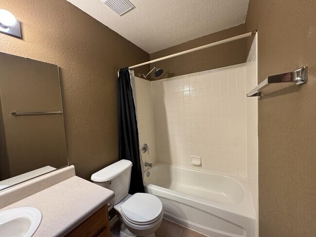 Building Photo - 1113 San Jacinto Dr