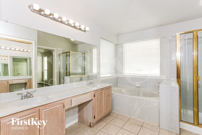 Building Photo - 5309 Tennis Villa Dr