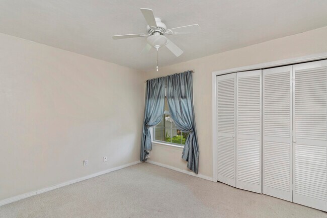 Building Photo - 2713 Willow Grove Ln