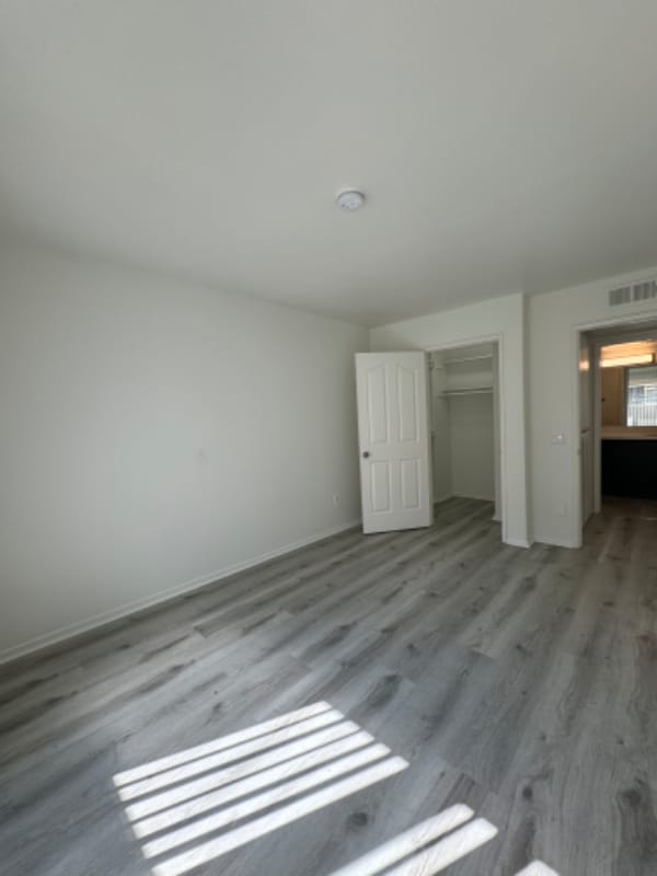 Building Photo - 13022 Riverside Dr