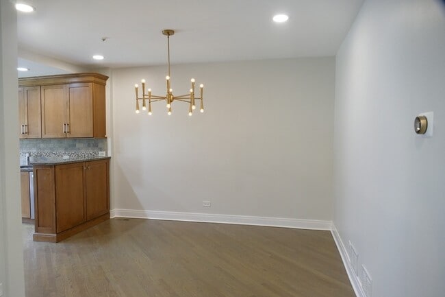 Building Photo - 19w286 Governors Trail