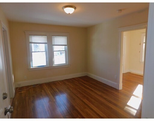 Building Photo - 483 Newport Ave