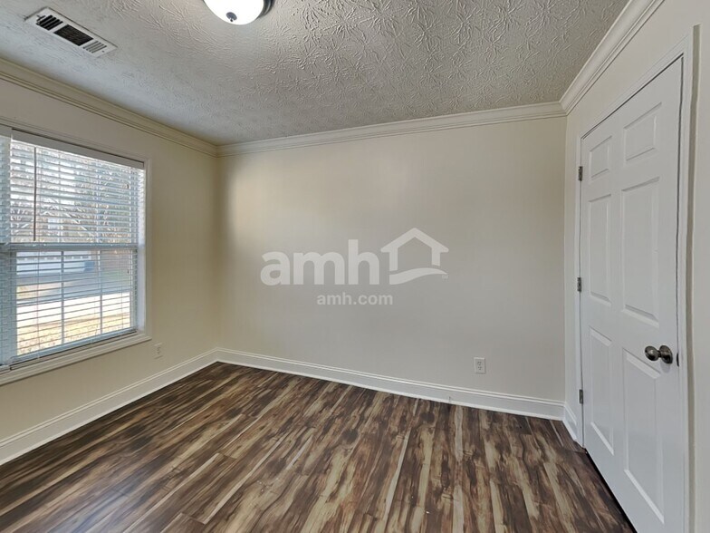 Building Photo - 677 New England Way