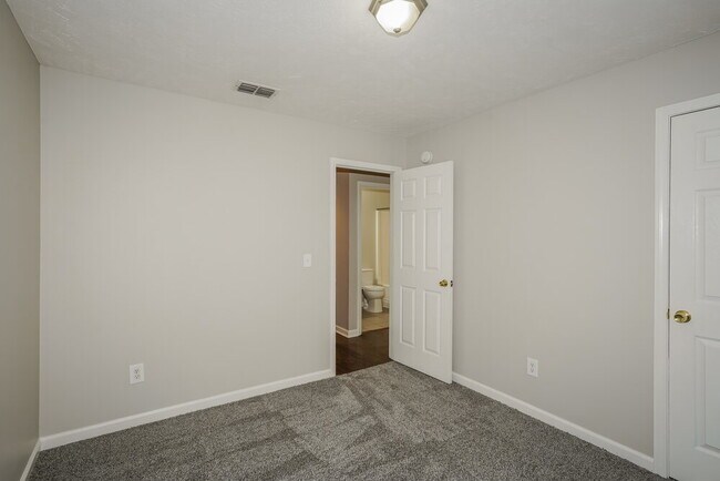Building Photo - 897 Lavergne Ln