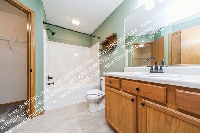 Building Photo - 2621 SW 35th St