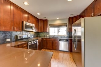 Building Photo - Luxury 2 Bedroom 2.5 Bath Near Waneka Lake Louisville