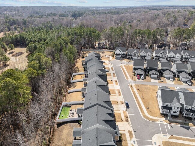 Building Photo - Modern 5-Bed, 4-Bath Family Home with Garage & Pool Access – Devon Square