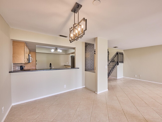 Building Photo - 6040 Glendale Dr
