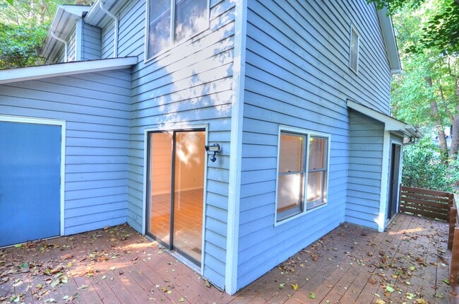 Building Photo - Walk to Downtown Carrboro From This End Unit Townhome!