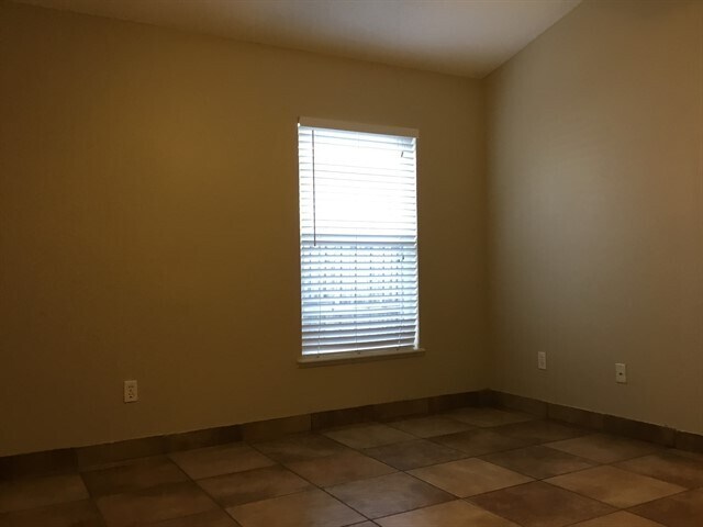 Building Photo - 10122 Richardson Ct