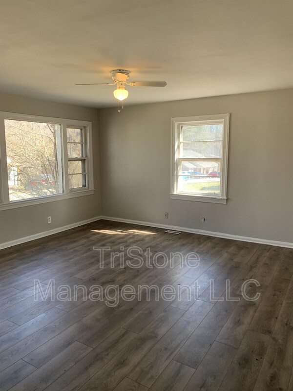 Building Photo - 317 Morris St