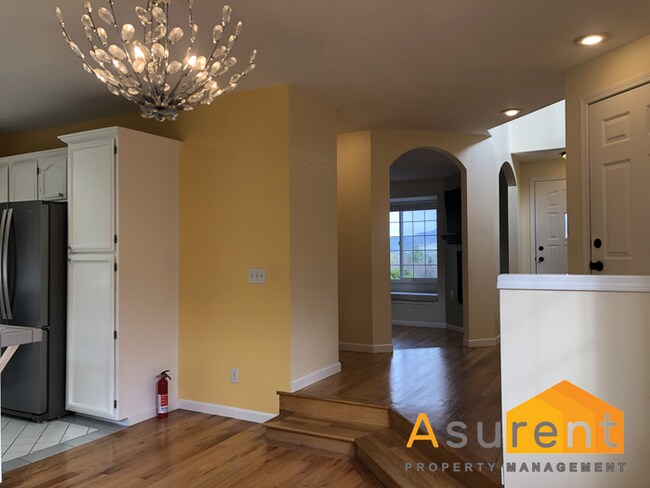 Building Photo - Stunning Home with Beautiful views of Ashland Available Soon!