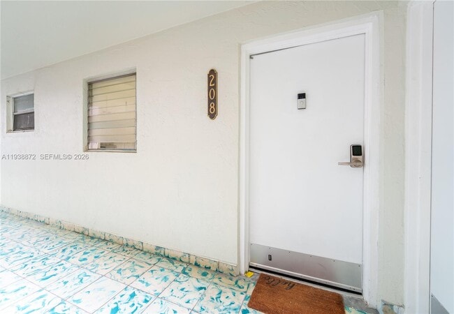 Building Photo - 720 Collins Ave