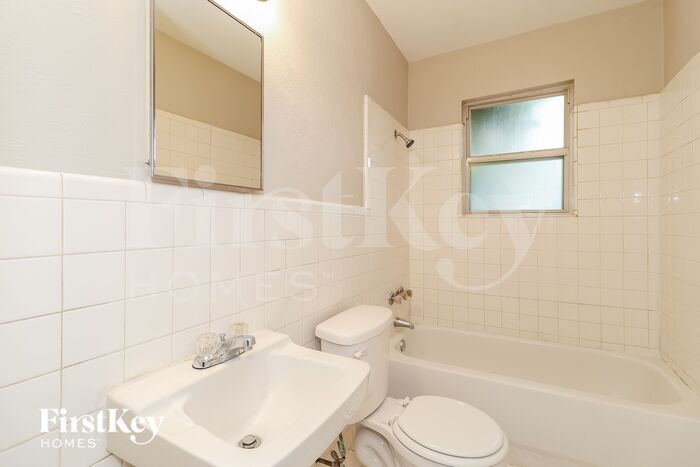 Building Photo - 1407 Gibbins Rd