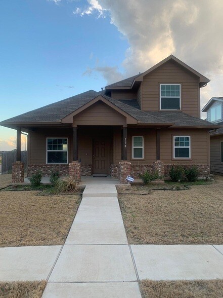 Building Photo - 118 Eagle Lake Dr