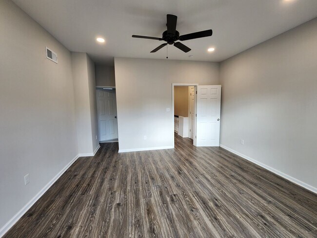 Building Photo - Beautiful 3 bed 3.5 Bath home