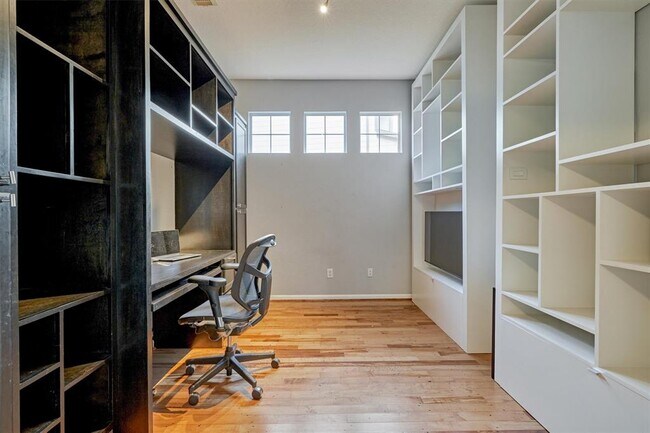 Building Photo - 131 Zephyr Bend Pl