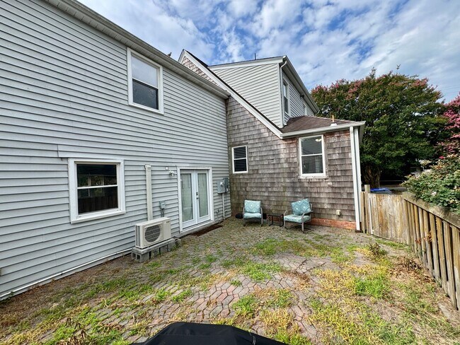 Building Photo - 9251 Atwood Ave