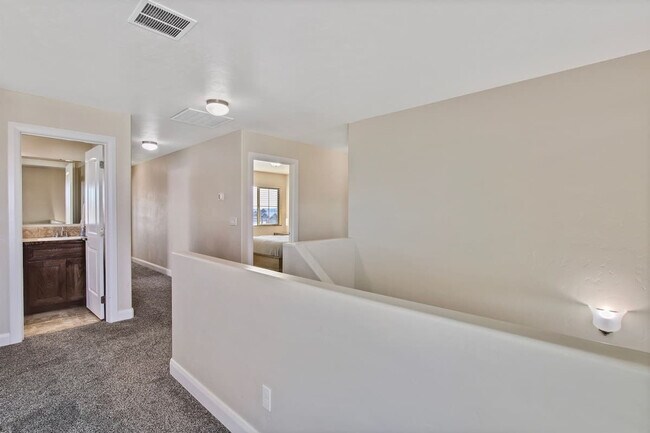 Building Photo - 4631 N Adale Ave