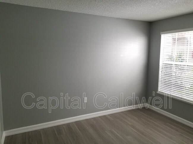 Building Photo - 2500 Winding Creek Blvd