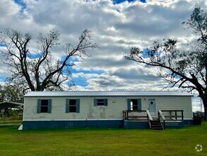 Building Photo - 2 Bedroom, 2 bath Manufactured Home in Suw...