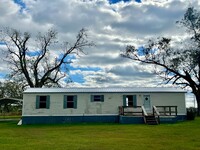 Building Photo - 2 Bedroom, 2 bath Manufactured Home in Suw...