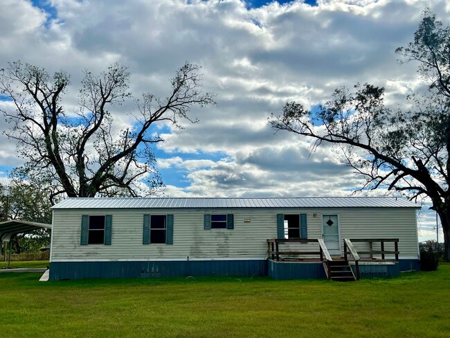 Primary Photo - 2 Bedroom, 2 bath Manufactured Home in Suw...