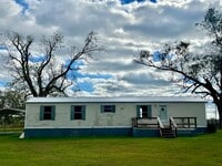 Building Photo - 2 Bedroom, 2 bath Manufactured Home in Suwannee County