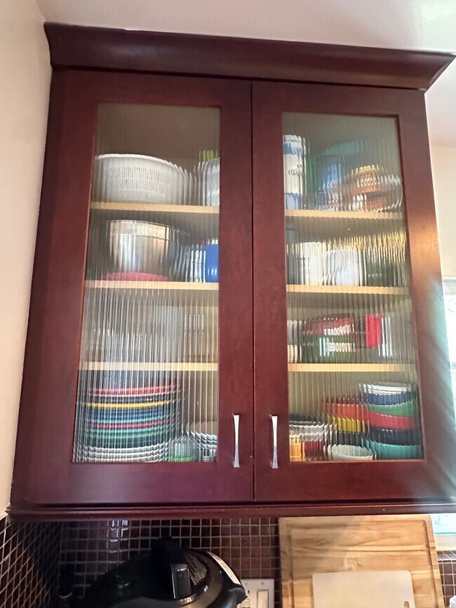 Beautiful cabinet with a glass front - 1857 Pandora Ave