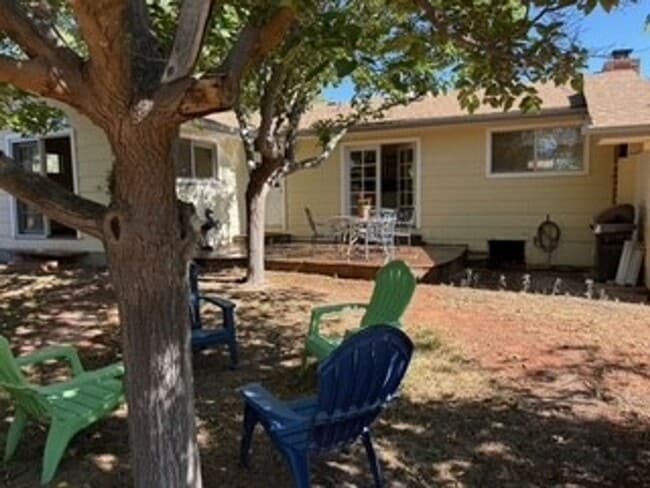 Building Photo - Cozy, West Sedona home with large fenced b...