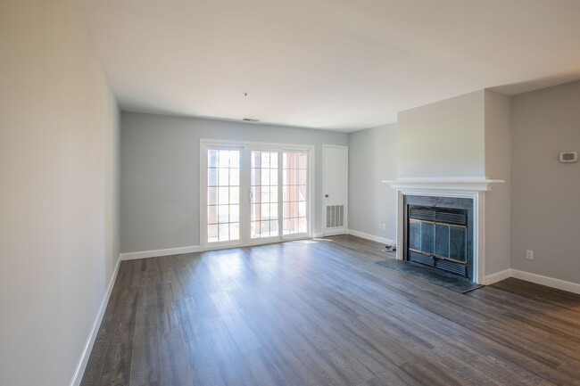 Building Photo - Charming 1 BR/1 BA Condo in Columbia!