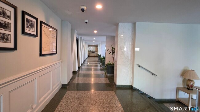 Building Photo - 444 Bedford St