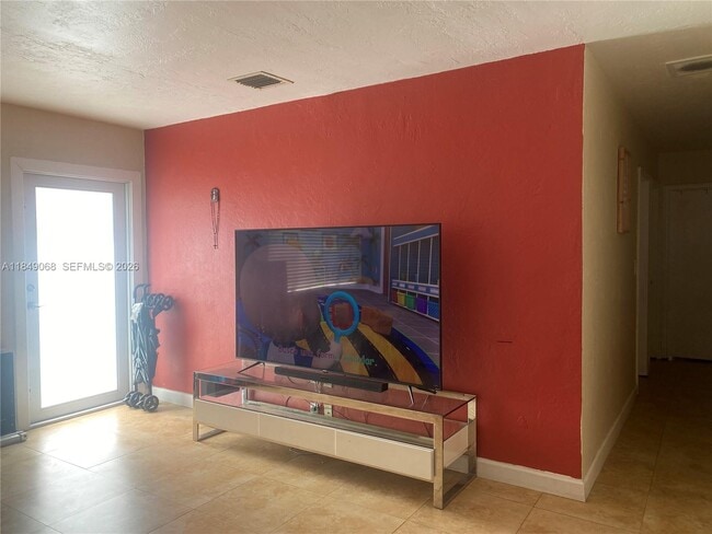 Building Photo - 10440 NW 28th Ct