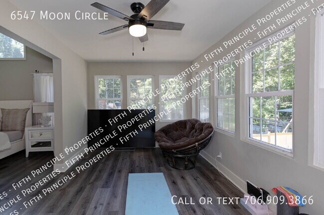 Building Photo - 6547 Moon Cir