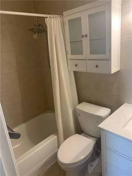 Building Photo - 1047 NE 37th St