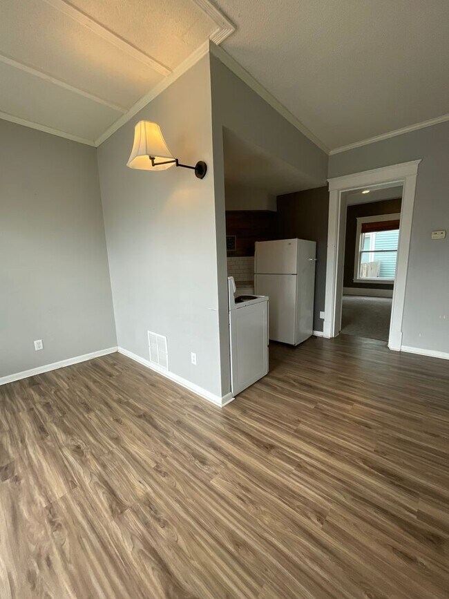 Building Photo - 901 Merchant St