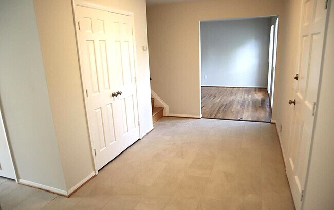 Building Photo - Fabulous Updated 4 Bedroom, 2.5 Bathroom H...
