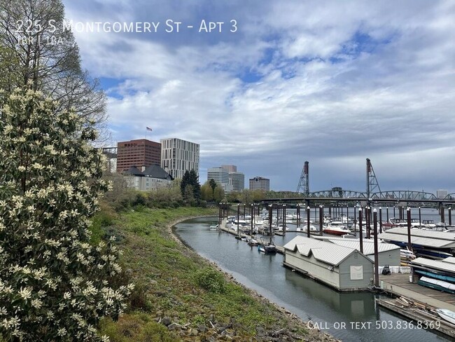 Building Photo - Riverfront Condo on the Promenade!