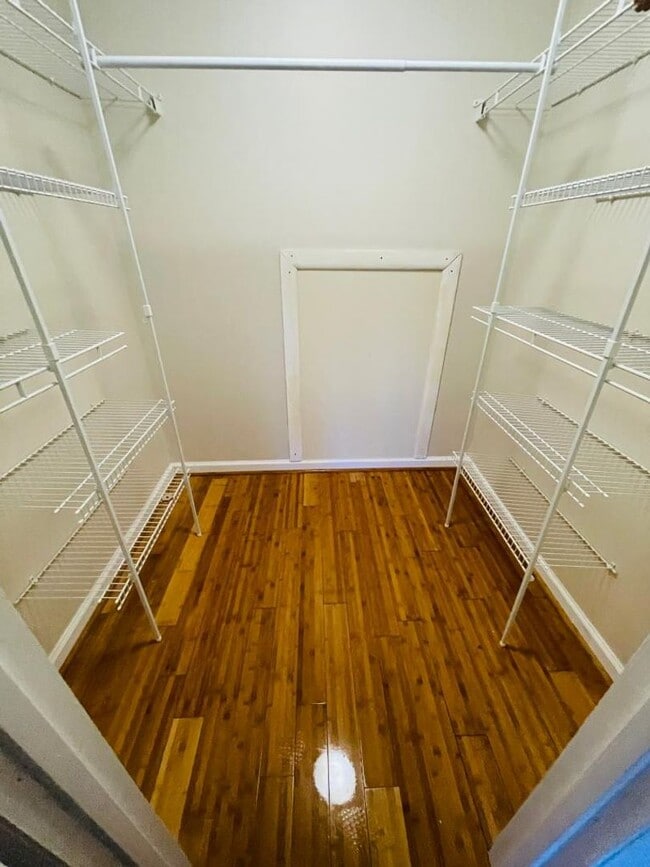Building Photo - 3 bedroom 2.5 bathroom Home Near UGA and on the UGA Busline!