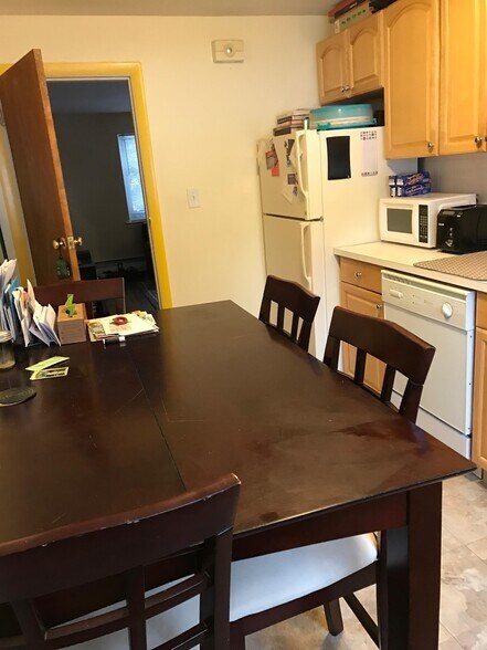 Building Photo - 79 Chestnut St