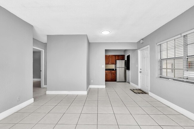 Building Photo - 626 SW 14th Ave